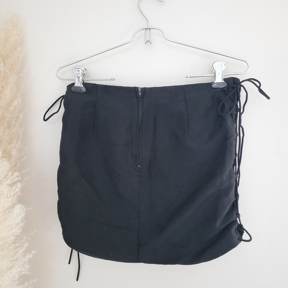 H&M Faux Suede Floral Mini Skirt Size 8 - Picture 2 of 6